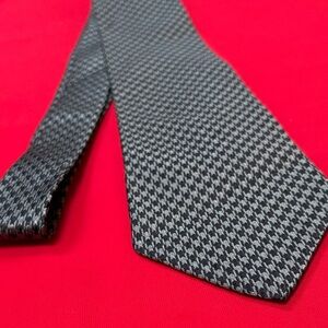 Studio Fumagalli’s silk houndstooth tie!